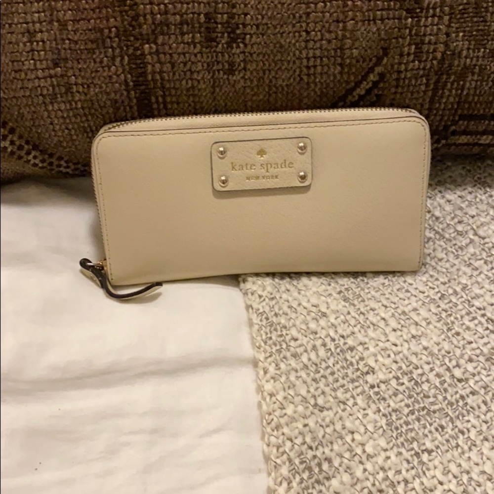 Kate spade zip-around wallet